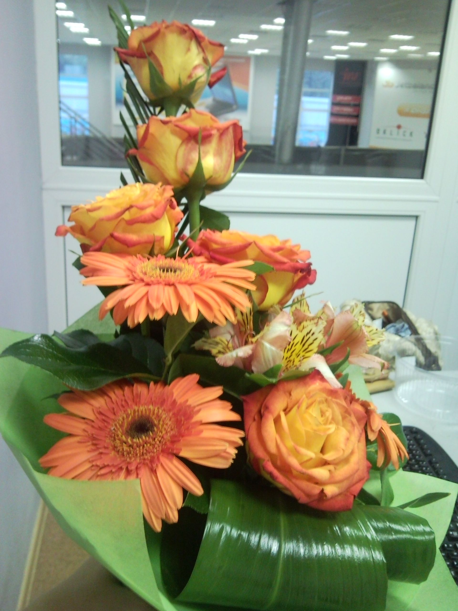 Цветы в первом рабочем кабинете в Ситилинке :)